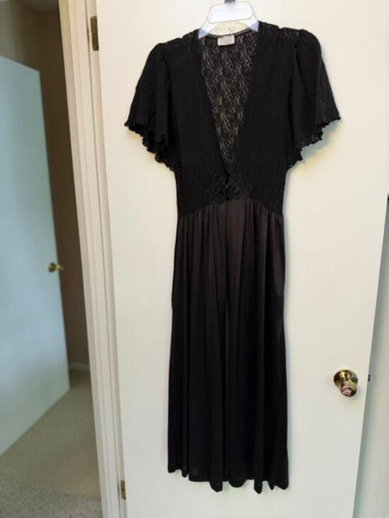 Cinema Etoile Other - Vintage Black Lace Top and Polyester Skirt Below on Boudoir Robe - Size S